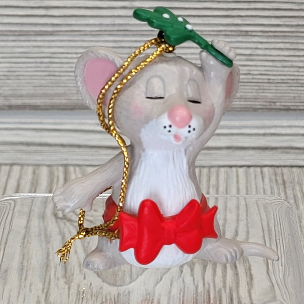 Suzy Spafford Mouse Ornament‎ Christmas Holiday Red Bow Mistletoe Hanging Charm